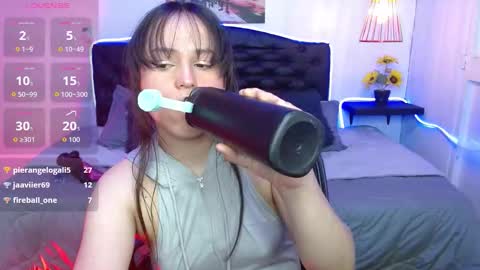 Snapshot of eymmy_24 chatting on October 4, 7:25 am eymmy_24 online show from October 4, 7:25 am