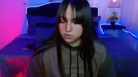 Snapshot of eymmy_24 chatting on September 25, 2:21 am eymmy_24 online show from September 25, 2:21 am