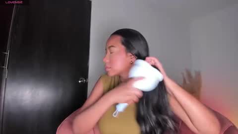 Snapshot of fabianna_laraa chatting on September 16, 9:50 am Thianna online show from September 16, 9:50 am