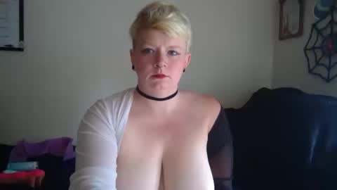 Snapshot of faedream_ chatting on October 15, 5:59 pm faedream_ online show from October 15, 5:59 pm