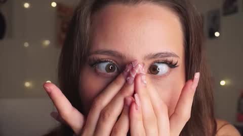 Snapshot of falinecrosthwaite chatting on October 5, 8:03 pm Kaori online show from October 5, 8:03 pm