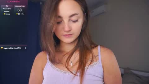 Snapshot of falineellson chatting on October 18, 5:43 am Erika online show from October 18, 5:43 am