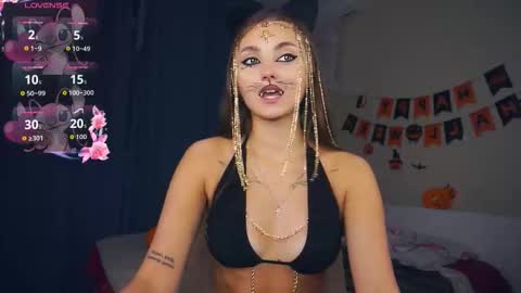 Snapshot of falineellson chatting on October 31, 5:42 am Erika online show from October 31, 5:42 am