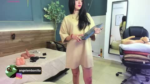 Megan    630  1330 -5 online show from April 4, 11:42 am