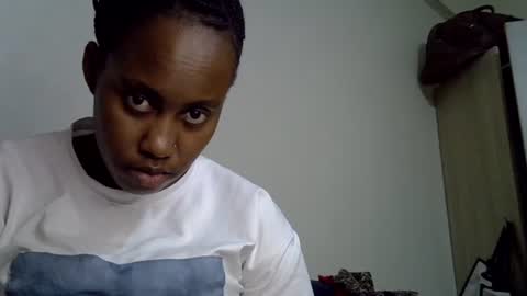 famous_bear online show from March 9, 7:28 pm