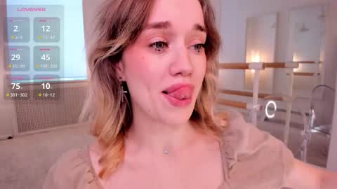 fancyamelia online show from February 23, 8:03 am