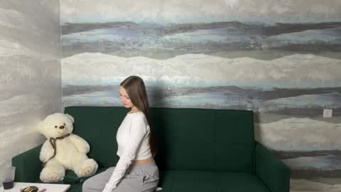 Anna Scovich online show from October 18, 1:36 pm