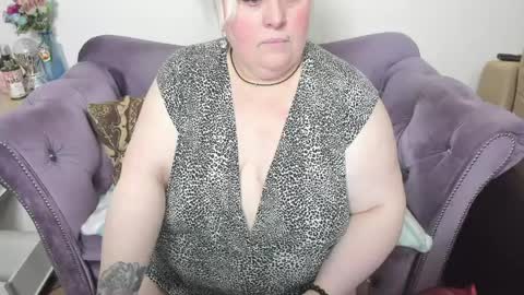 fashiona online show from April 1, 9:01 pm