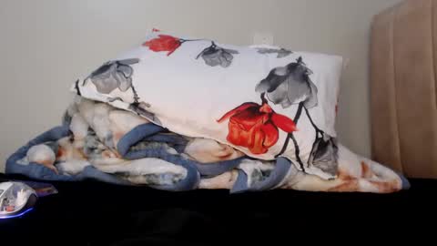 lexie online show from April 10, 7:36 am