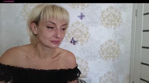 Snapshot of favorite_angel chatting on October 24, 11:50 am favorite_angel online show from October 24, 11:50 am