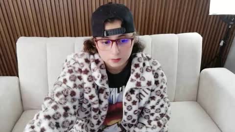 Feelena online show from February 19, 6:18 pm