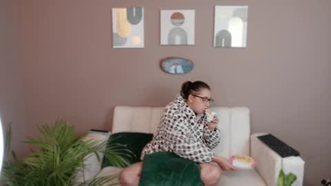 Snapshot of feelina_firesoul chatting on September 18, 12:04 pm Feelena online show from September 18, 12:04 pm