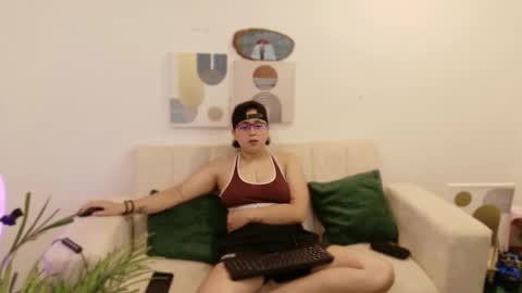 Snapshot of feelina_firesoul chatting on October 23, 3:51 pm Feelena online show from October 23, 3:51 pm