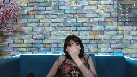 Snapshot of feelsgoodwoman chatting on December 14, 1:49 am Laura online show from December 14, 1:49 am