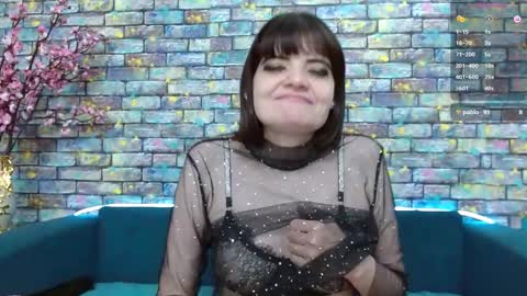 Snapshot of feelsgoodwoman chatting on December 3, 4:02 am Laura online show from December 3, 4:02 am