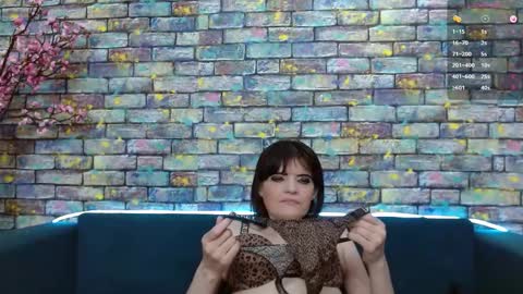 Snapshot of feelsgoodwoman chatting on December 30, 1:26 am Laura online show from December 30, 1:26 am