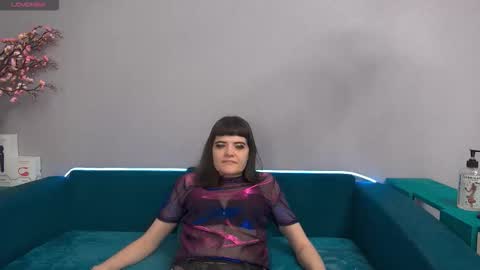 Snapshot of feelsgoodwoman chatting on October 28, 9:30 pm Laura online show from October 28, 9:30 pm