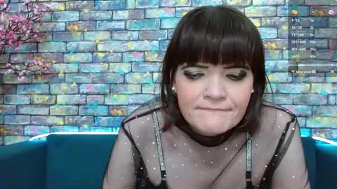 Snapshot of feelsgoodwoman chatting on December 5, 6:22 pm Laura online show from December 5, 6:22 pm