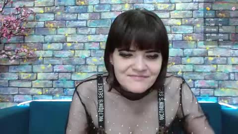 Snapshot of feelsgoodwoman chatting on December 7, 9:55 pm Laura online show from December 7, 9:55 pm