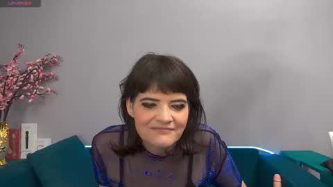 Snapshot of feelsgoodwoman chatting on September 24, 10:42 pm Laura online show from September 24, 10:42 pm