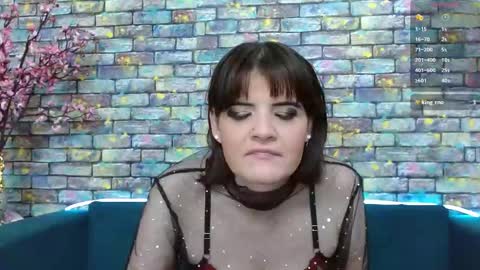 Snapshot of feelsgoodwoman chatting on December 19, 4:46 pm Laura online show from December 19, 4:46 pm