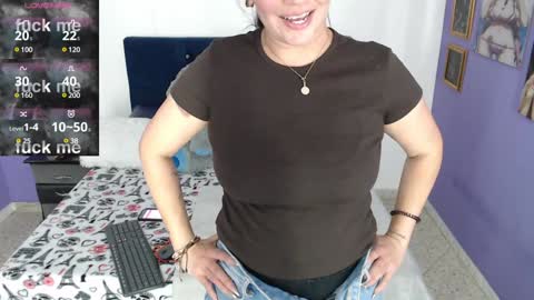 Snapshot of felinagrrr chatting on January 4, 5:47 pm felina online show from January 4, 5:47 pm