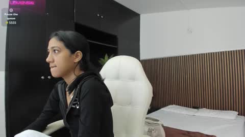 Freyja  online show from November 3, 4:33 pm