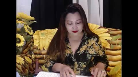 Yhen online show from April 15, 11:22 am