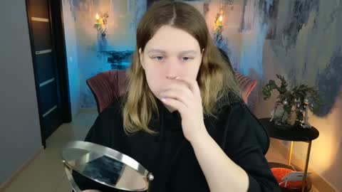 fiora online show from December 26, 9:01 am
