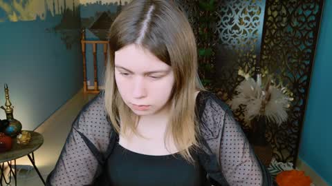 fiora online show from January 2, 5:03 am