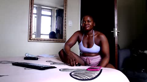 fitblair66_ online show from December 21, 8:50 am