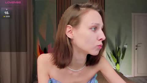 im Linda please give me thumbs up online show from October 4, 3:12 am