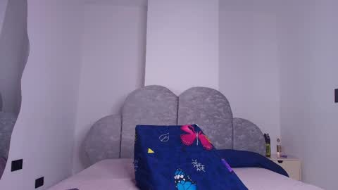 Flordecayena  online show from April 27, 3:14 am