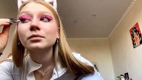 May online show from September 24, 9:30 am