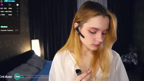 Snapshot of florencewilliam chatting on October 23, 5:57 am Miranda Day Edanight. online show from October 23, 5:57 am