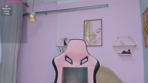 Snapshot of flower_dulce chatting on February 3, 11:20 am Dulce online show from February 3, 11:20 am