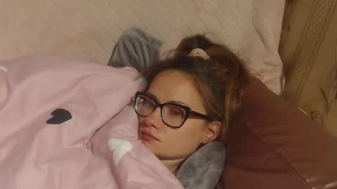 Snapshot of flowercandydoll13 chatting on September 25, 10:40 pm say meow and send tip online show from September 25, 10:40 pm