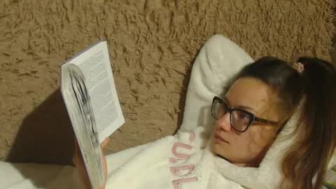 Snapshot of flowercandydoll13 chatting on December 23, 6:05 pm say meow and send tip online show from December 23, 6:05 pm