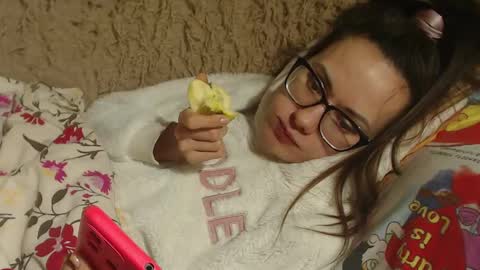 Snapshot of flowercandydoll13 chatting on February 23, 11:10 pm say meow and send tip online show from February 23, 11:10 pm