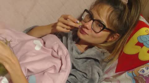 Snapshot of flowercandydoll13 chatting on September 23, 7:45 pm say meow and send tip online show from September 23, 7:45 pm