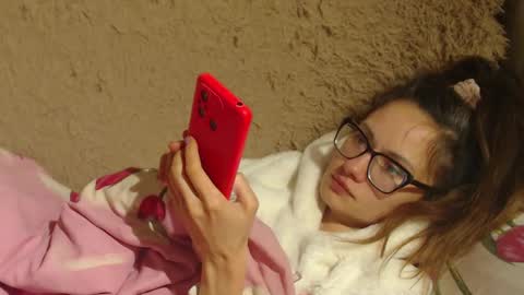 Snapshot of flowercandydoll13 chatting on December 16, 12:26 am say meow and send tip online show from December 16, 12:26 am