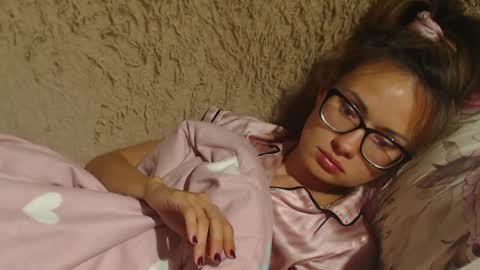 Snapshot of flowercandydoll13 chatting on September 8, 5:12 pm say meow and send tip online show from September 8, 5:12 pm