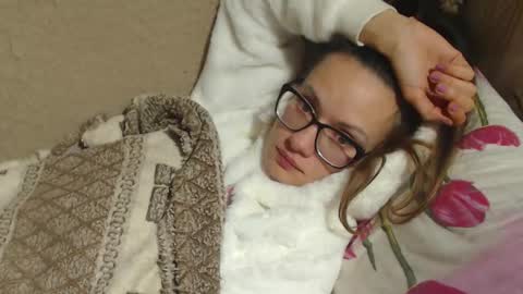 Snapshot of flowercandydoll13 chatting on December 14, 7:36 pm say meow and send tip online show from December 14, 7:36 pm