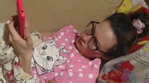 Snapshot of flowercandydoll13 chatting on March 10, 10:55 pm say meow and send tip online show from March 10, 10:55 pm