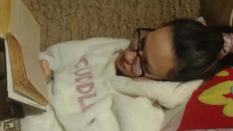 Snapshot of flowercandydoll13 chatting on January 16, 9:40 pm say meow and send tip online show from January 16, 9:40 pm