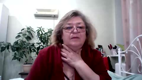 Snapshot of flowerlover8 chatting on March 1, 3:32 am Flowerlower online show from March 1, 3:32 am