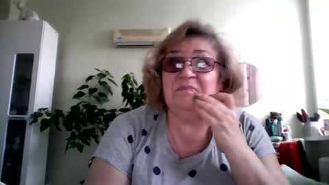 Snapshot of flowerlover8 chatting on March 3, 2:21 pm Flowerlower online show from March 3, 2:21 pm