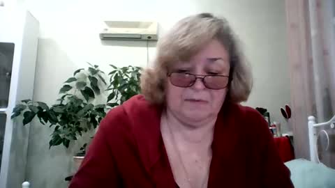 Snapshot of flowerlover8 chatting on February 16, 3:58 am Flowerlower online show from February 16, 3:58 am