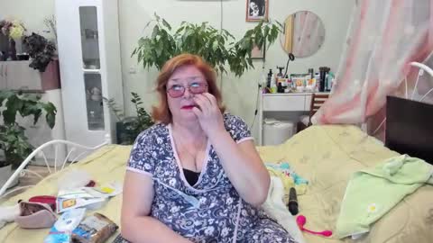 Snapshot of flowerlover8 chatting on October 12, 3:47 pm Flowerlower online show from October 12, 3:47 pm