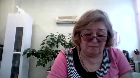 Snapshot of flowerlover8 chatting on February 2, 7:41 am Flowerlower online show from February 2, 7:41 am